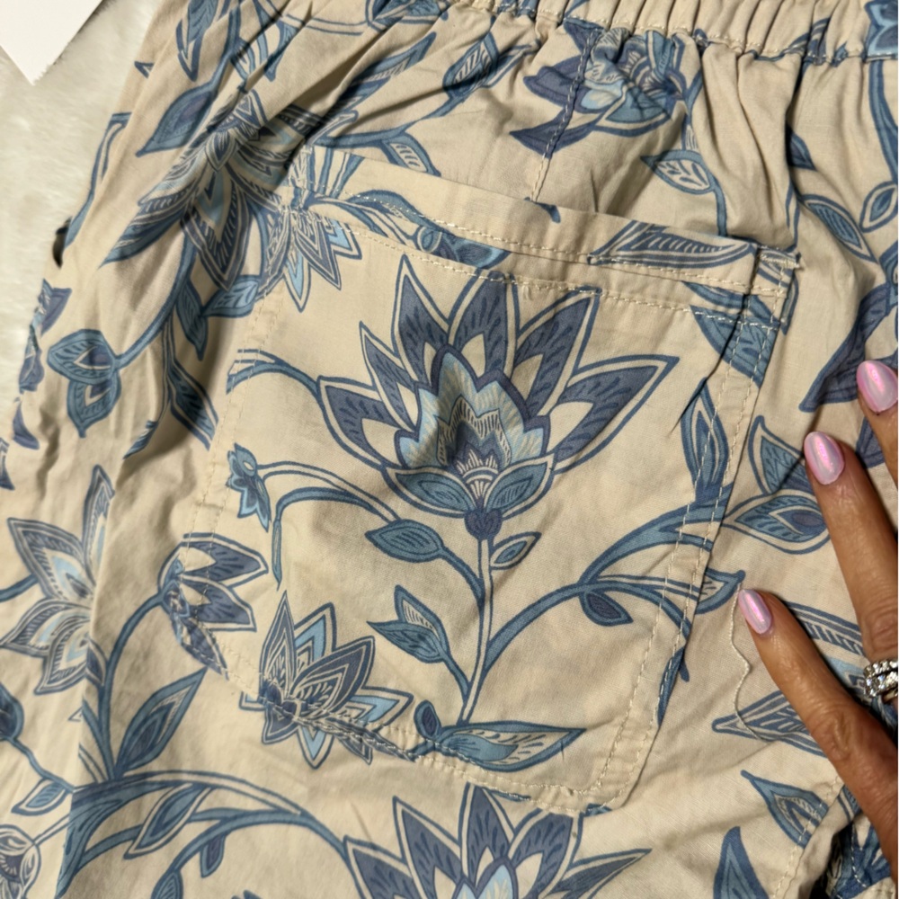 NWT- DEMOCRACY Floral Print Wide-Leg cropped Pants - Picture 11 of 15